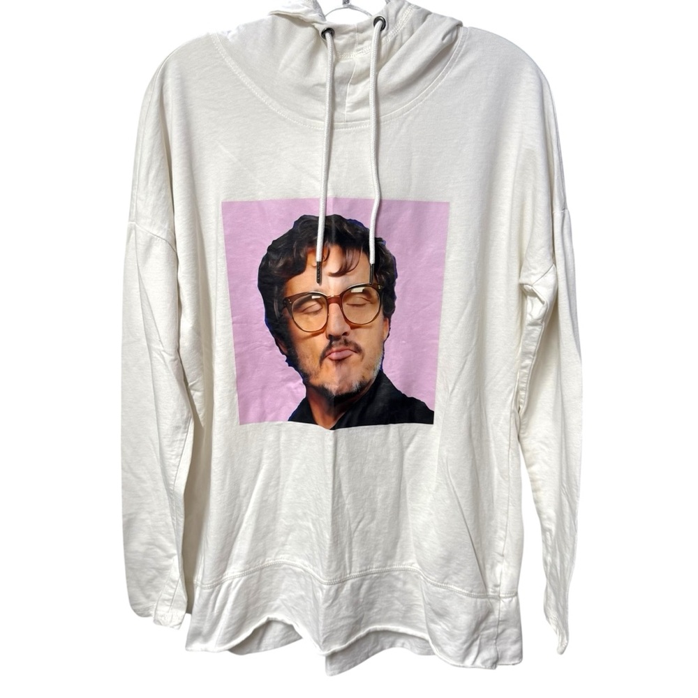 Pedro Pascal White Pullover Sz M